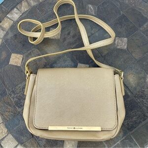 Tommy hilfiger crossbody bag 8” X 6” X 2” NWOT